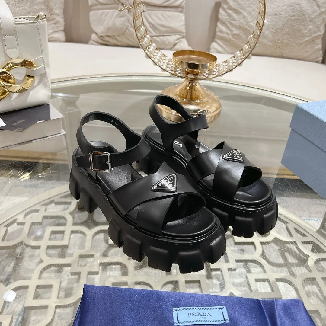 👟👟Ex-factory price 440👟👟 Prada's new spring and summer sawtooth Roman thick-soled rubber sandals, retro, fashionable and avant-garde gear teeth 55mm, thick-soled soles with rubber uppers, making the whole pair of shoes light and comfortable, bright colors, satisfying a variety of choices for fashionable people with different styles! The iconic metal triangle logo is paired with the shape of ancient beach sandals. Every design element is fashionable! Code number 35-40